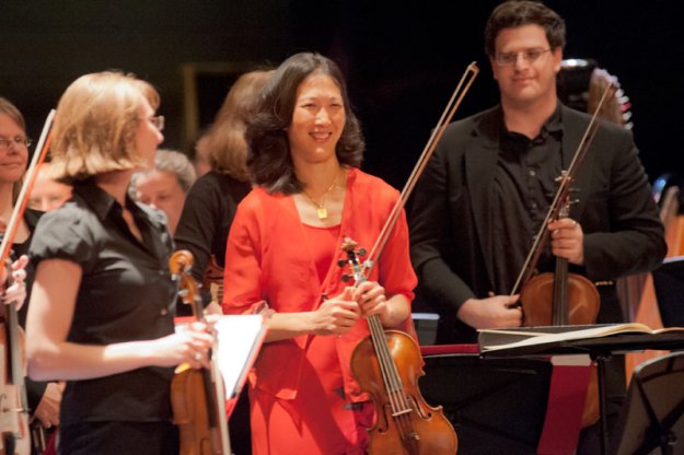 Lucia Lin, violin Soloist.