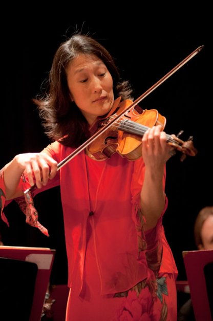 Lucia Lin, violin Soloist.