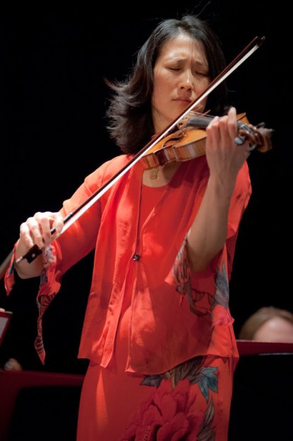 Lucia Lin, violin Soloist.